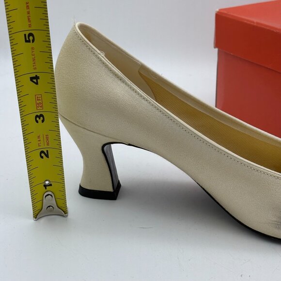 Vintage Thom McAn Heels Ivory Pumps Closed Toe Business Casual Womens 1980s 6 - Picture 8 of 8